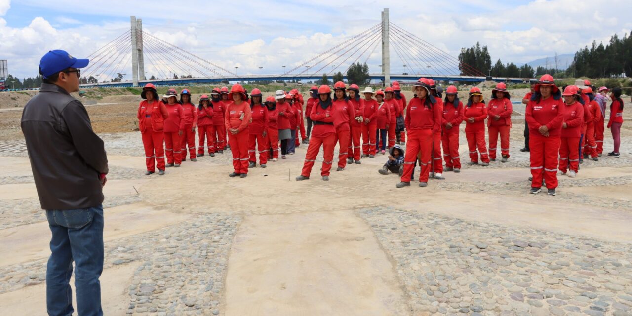 RECONOCEN A INTEGRANTES DE LLAMKASUN PERÚ EN CHILCA