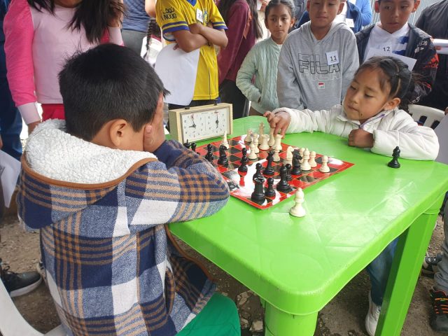 HERMANOS GANAN EL PRIMER LUGAR EN CAMPEONATO DE AJEDREZ EN CHILCA