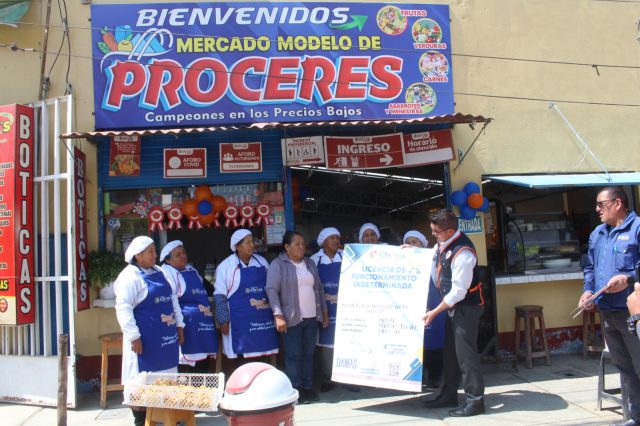 EN 24 HORAS ENTREGAN LICENCIAS DE FUNCIONAMIENTO EN CHILCA