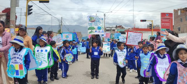 Niños de Chilca se movilizan pidiendo cuidado del medio ambiente