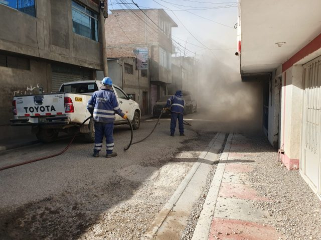 ALCALDE DAMAS PIDE COMPRESIÓN A VECINOS DURANTE TRABAJOS DE RECAPEO