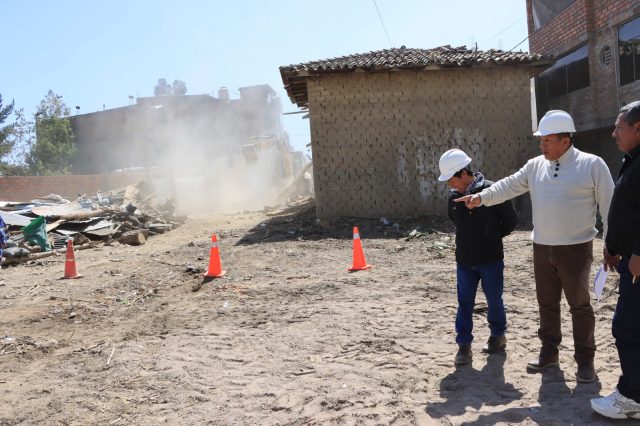 DEMOLICIÓN DE PREDIO EN AZAPAMPA PARA VIABILIZAR OBRA VIAL EN EL JR. AMAZONAS
