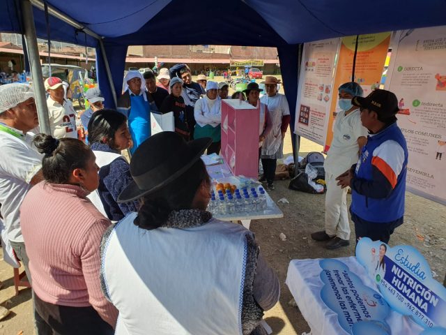 CAPACITAN E INSPECCIONAN PUESTOS DE COMIDA EN EL CAMPO FERIAL DE COTO COTO