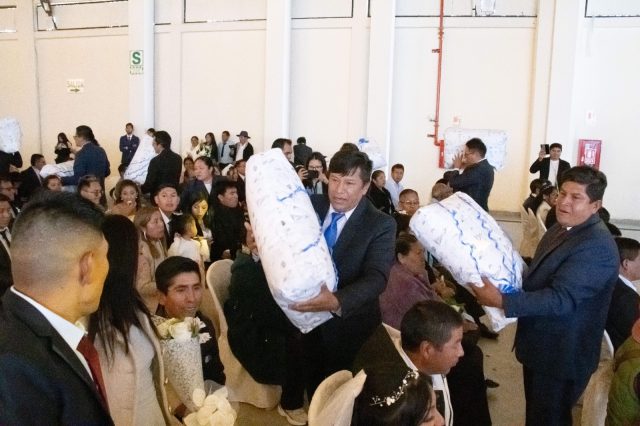 NOVIOS DE 70 AÑOS SE DARÁN EL SI EN MATRIMONIO MASIVO DE CHILCA