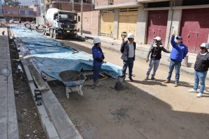 ALCALDE DE CHILCA SUPERVISA HISTÓRICA OBRA VIAL QUE TRANSFORMA EL DISTRITO