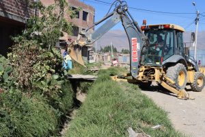 INTENSIFICAN LIMPIEZA DE CANAL EN LLAMUS