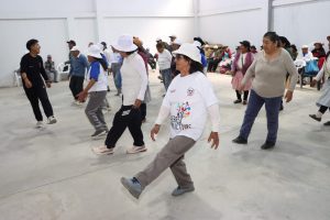 ADULTOS MAYORES Y ESCOLARES UNEN GENERACIONES EN UNA JORNADA DE TRADICIONES Y SABERES ANCESTRALES