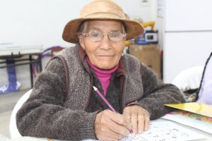 EN CHILCA, ADULTOS MAYORES VUELVEN A ESTUDIAR