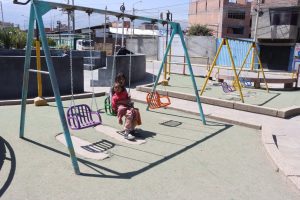 CHILCA INICIA MANTENIMIENTO DE JUEGOS EN PARQUES