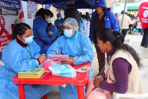 VECINOS DE AZAPAMPA RECIBIERON ATENCIONES GRATUITAS DE SALUD